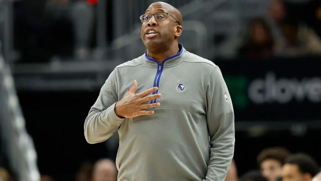 Sacramento Kings Sign Mike Brown to Multi-Year Contract Extension